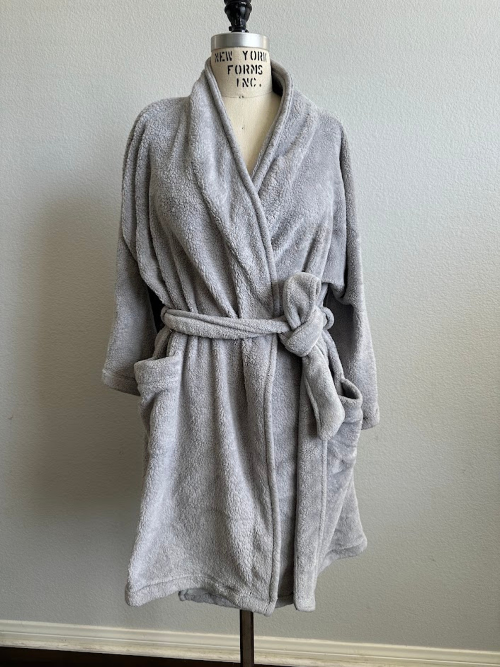 Gray Plush Fleece Belted Robe Shawl Collar Pockets Size M/L